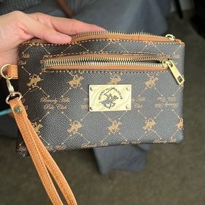 Small purse. Never used, just been up in my closet